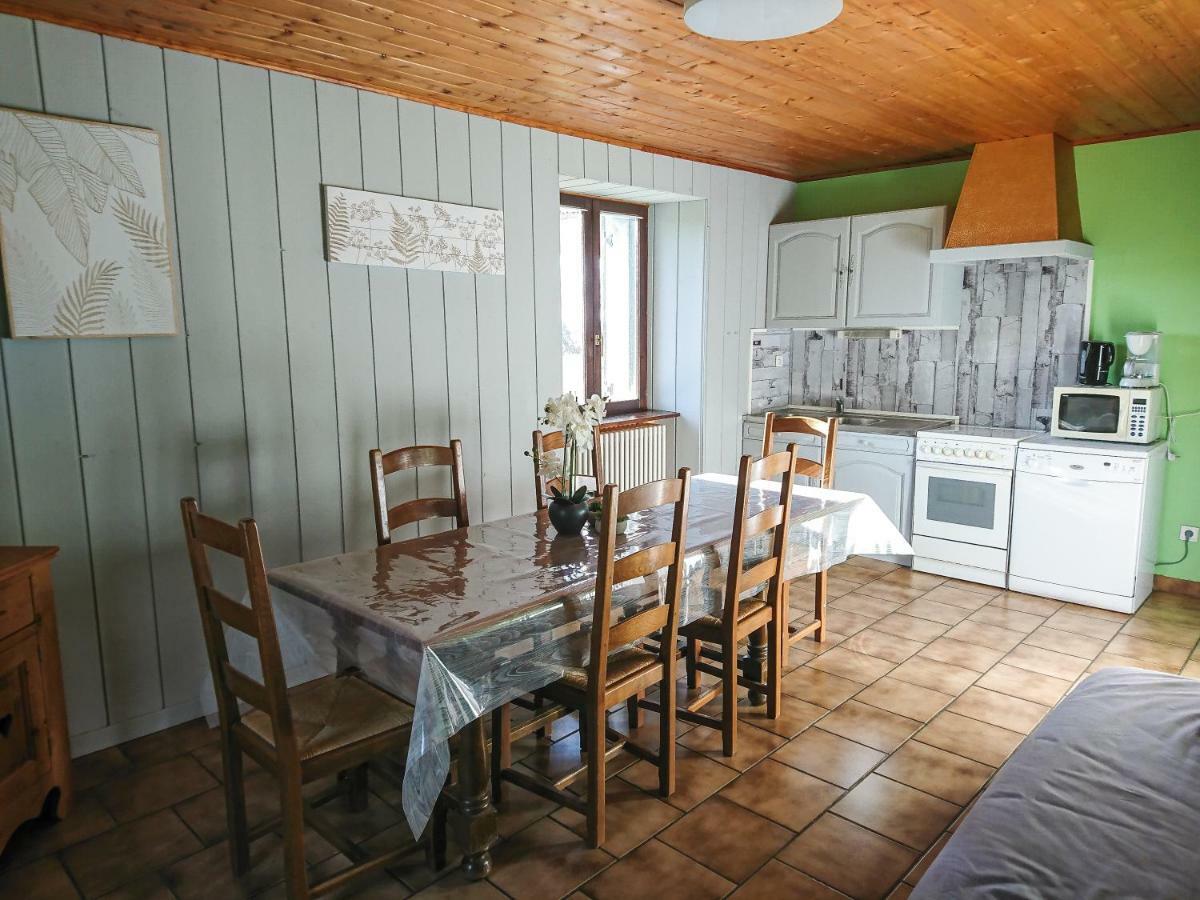 gite de 6 à 8 personnes la faviere Billecul Extérieur photo